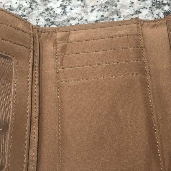 π Etienne Aigner Signature Wallet π - Picture 6 of 14